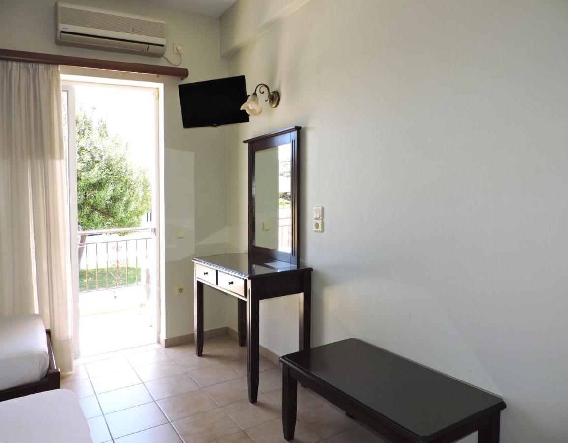 Sirius Hotel Finikounta Exterior photo